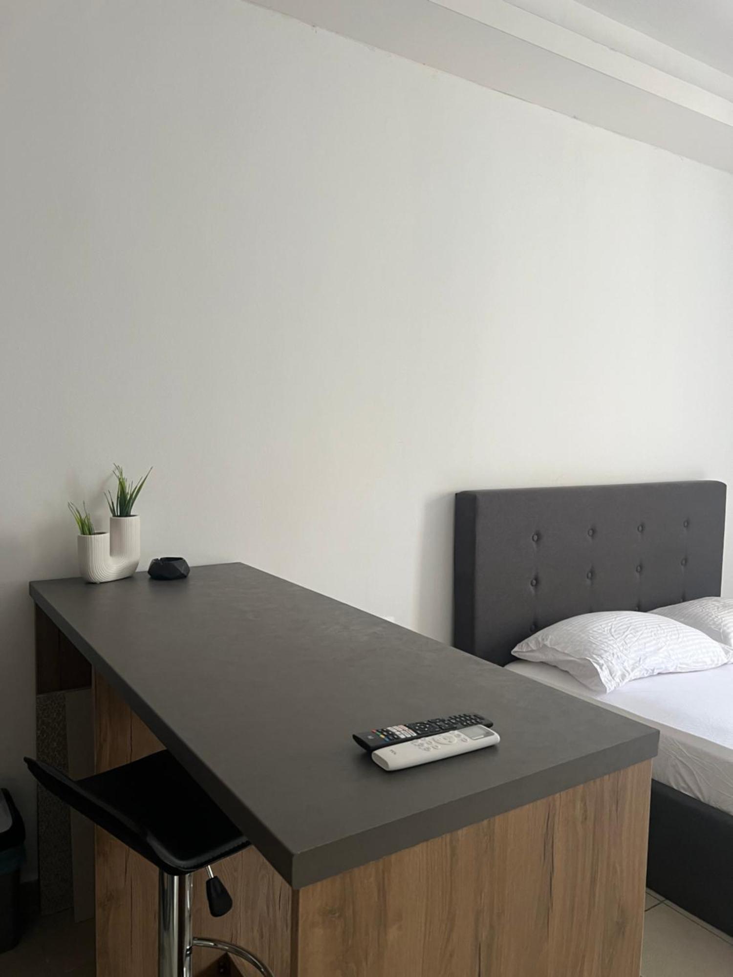 Central Apartment 6 Larissa Esterno foto